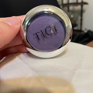 TIGI EYESHADOW royal purple